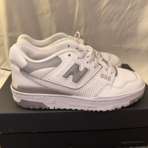 NEW BLANCE 550 only worn twice 🤍🩶🤍